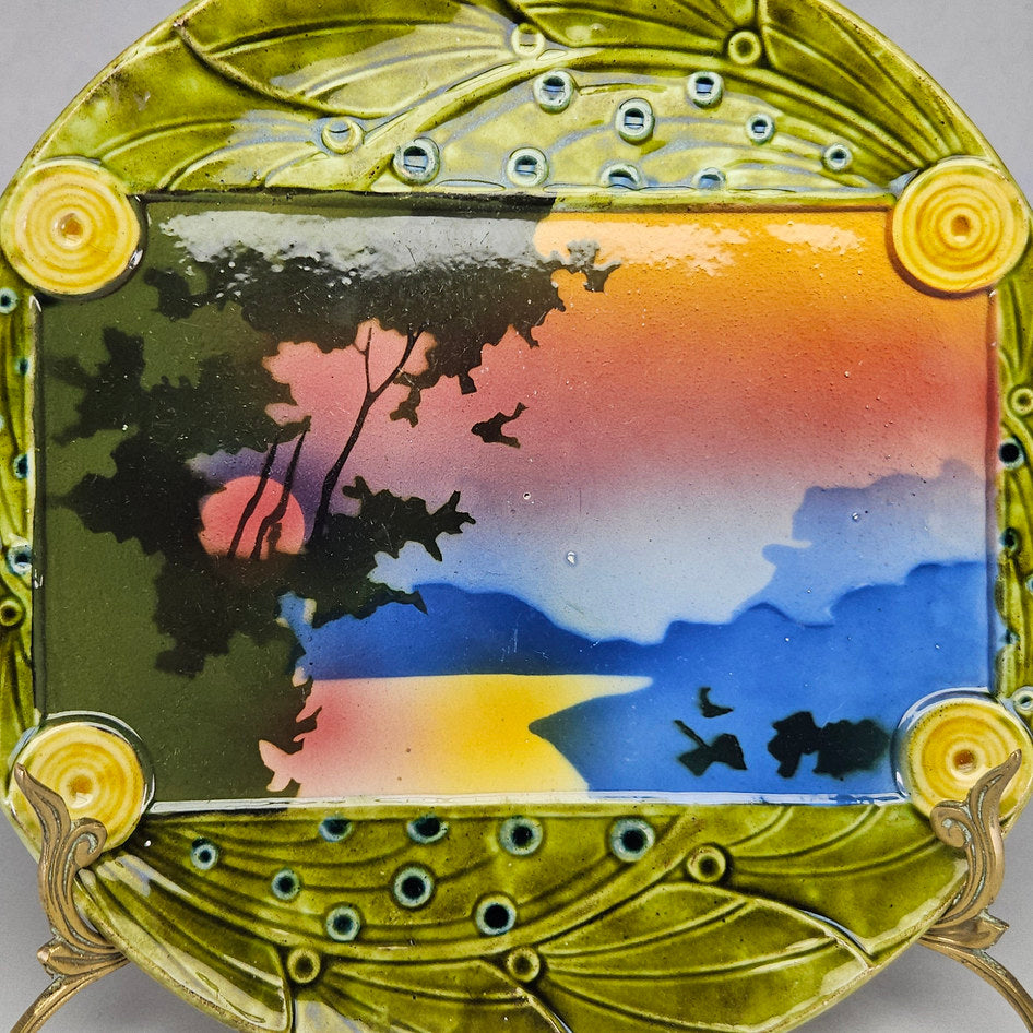 Exploring the World of Ceramics: A Guide to Vintage Pottery for Collectors