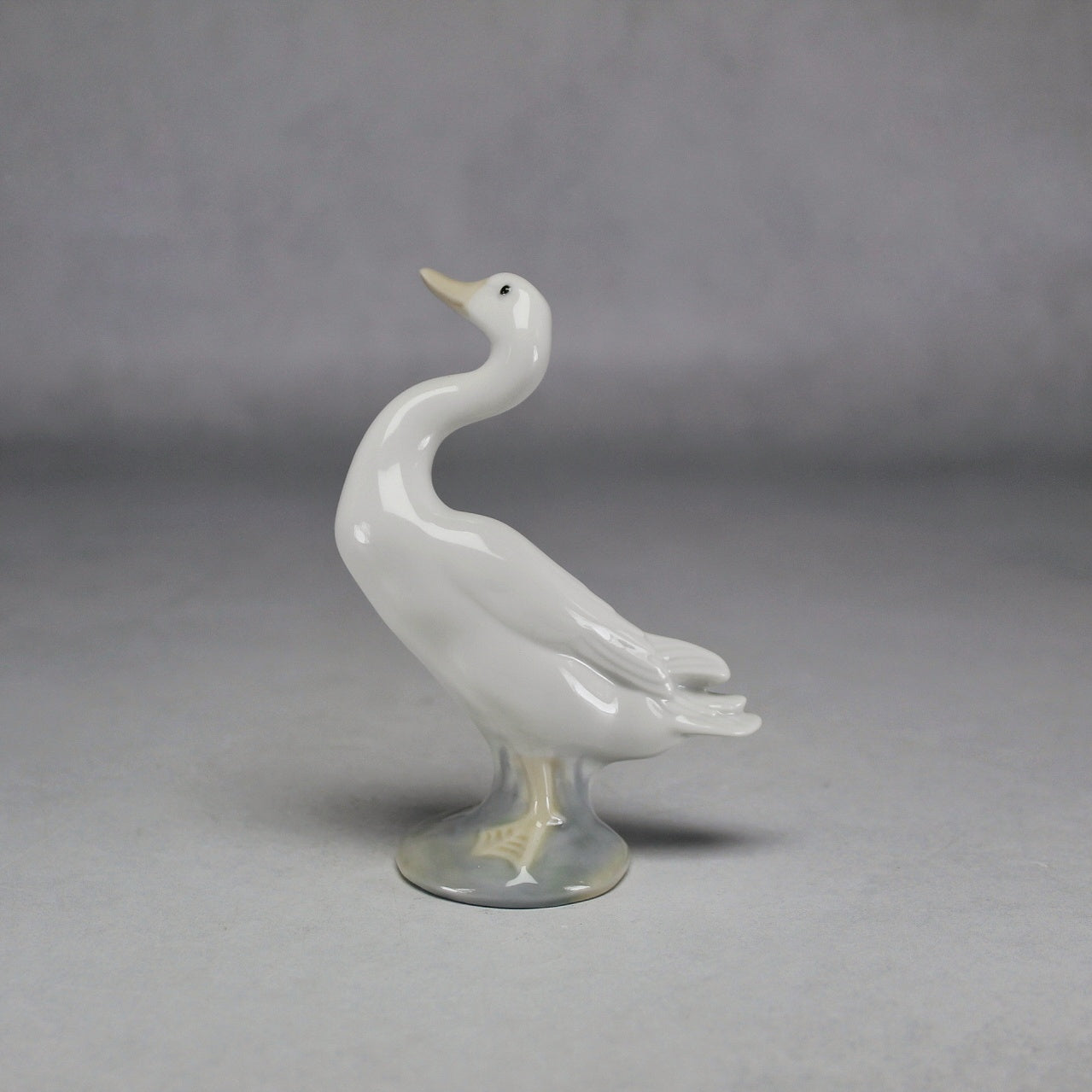 Lladró White Porcelain Standing Goose Artist-Signed Figurine