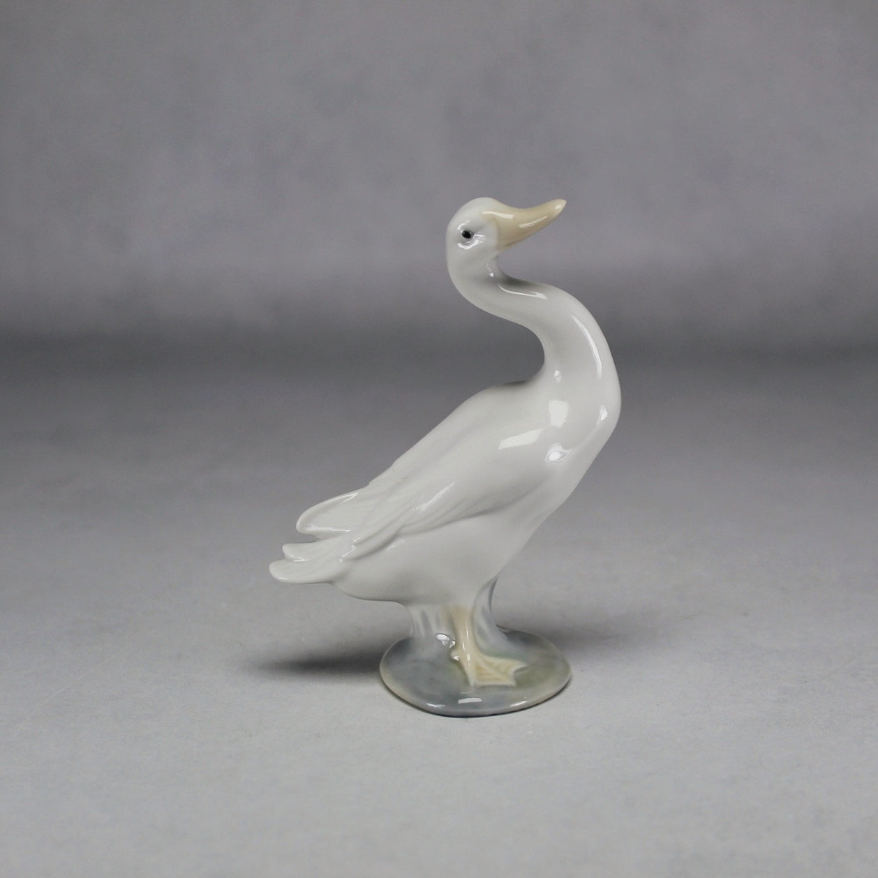 Lladró White Porcelain Standing Goose Artist-Signed Figurine