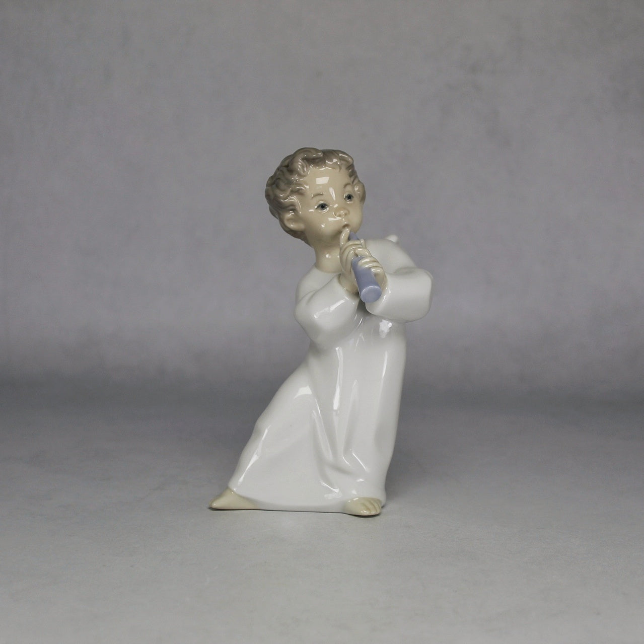 Lladró Angel Playing Flute Porcelain Figurine Model 4540