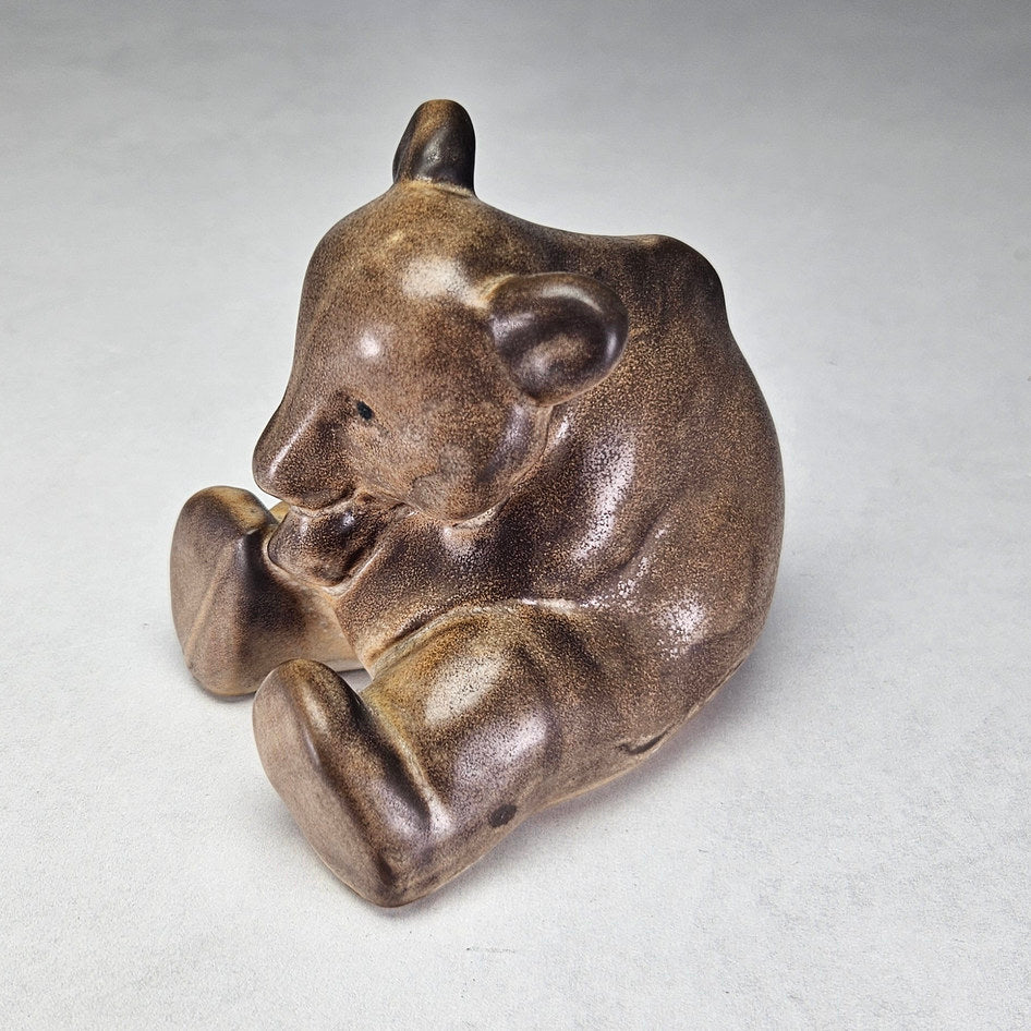 Brown Arabia Finland seated bear ceramic figurine, photograph 1 of this collectible ceramic piece
