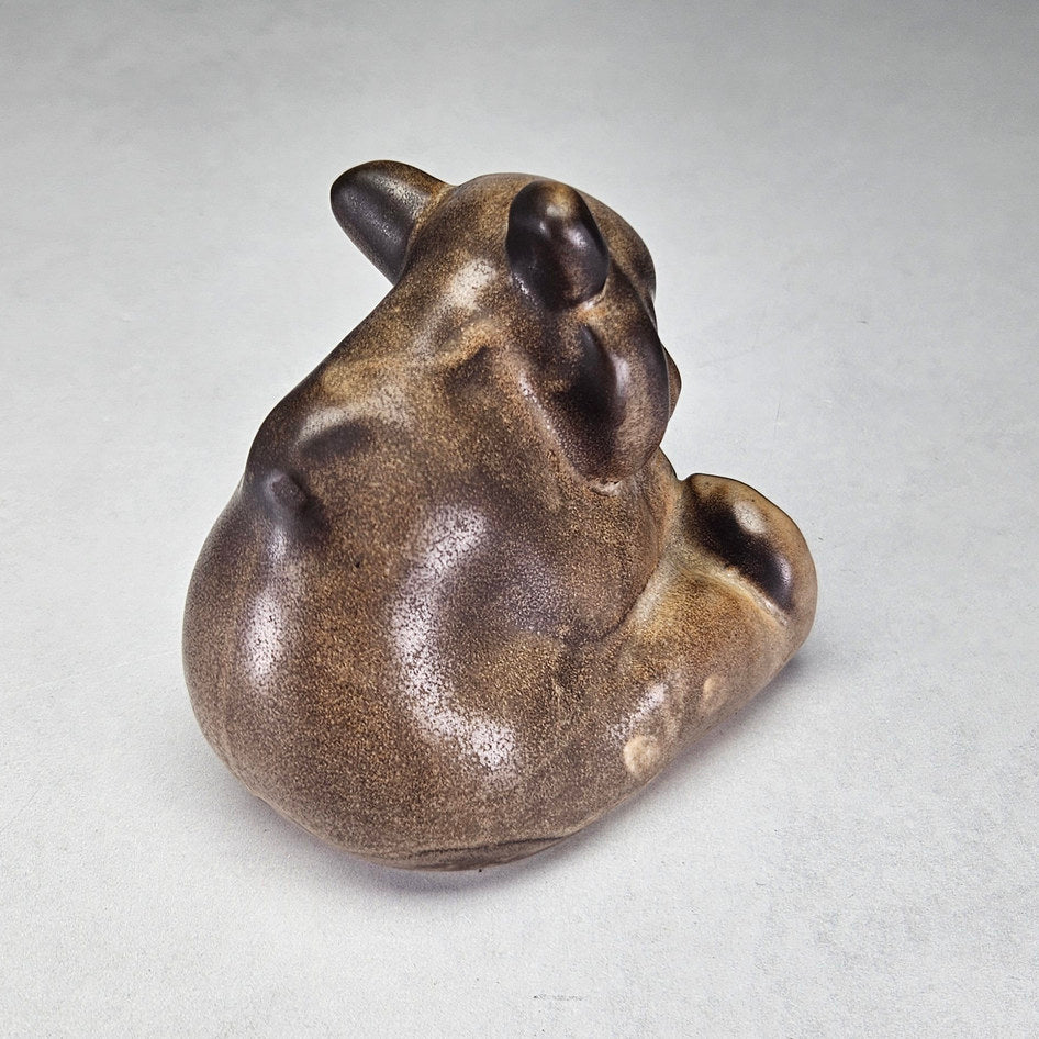 Brown Arabia Finland seated bear ceramic figurine, photograph 3 of this collectible ceramic piece