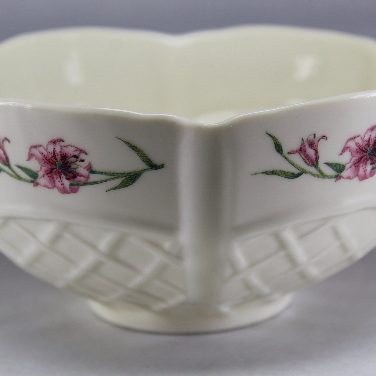 Belleek Ireland Cream Basket Weave Sugar Basin with Pink Lily Decoration (Eleventh Mark)