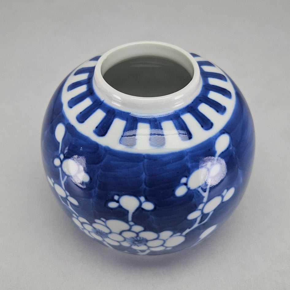 Blue and White Chinese Porcelain Prunus Cracked Ice Ginger Jar