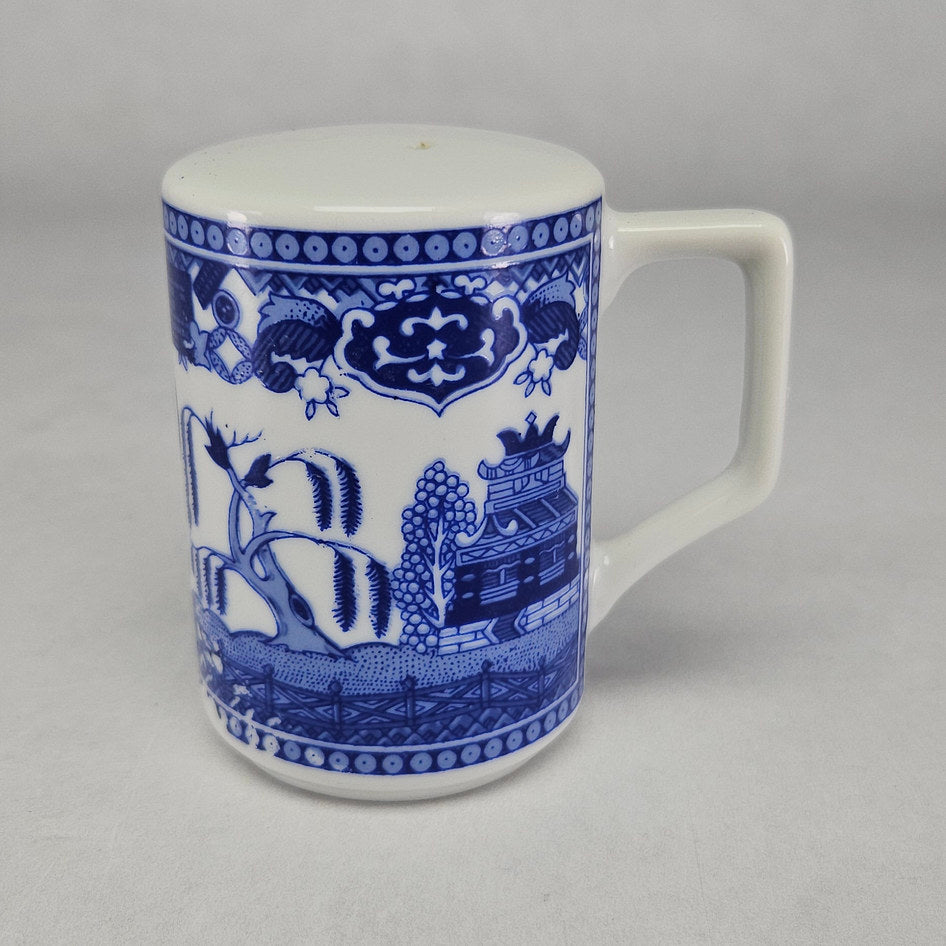 Blue and White Willow Pattern Mug-Shaped Shaker