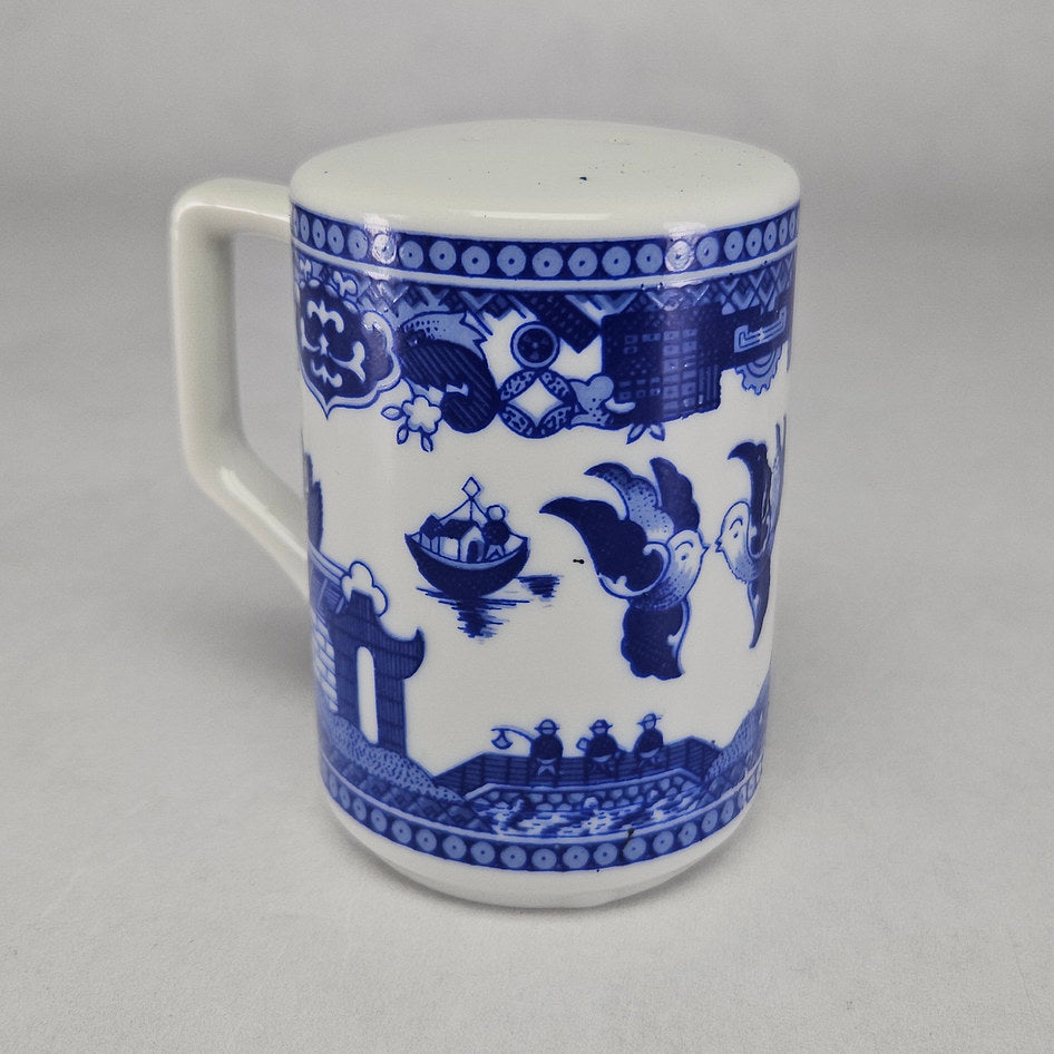 Blue and White Willow Pattern Mug-Shaped Shaker