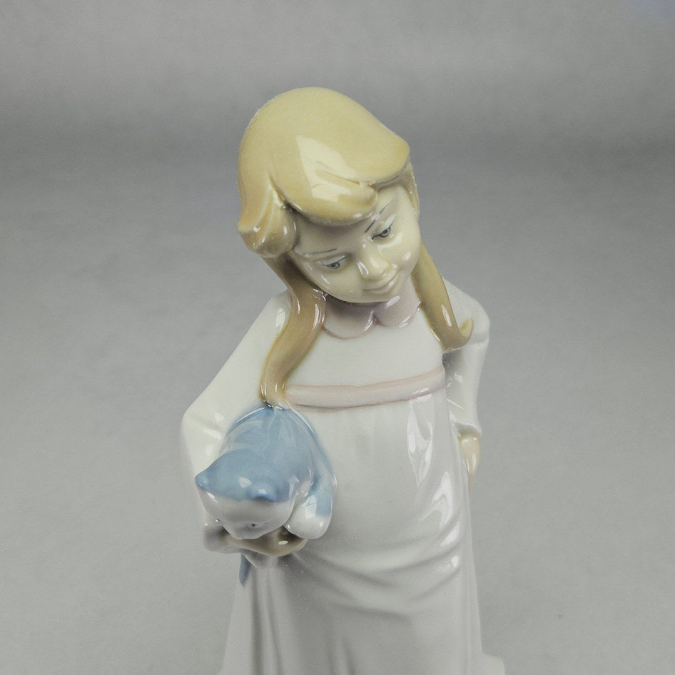 D’Art & A Girl with Cat Spanish Porcelain Figurine