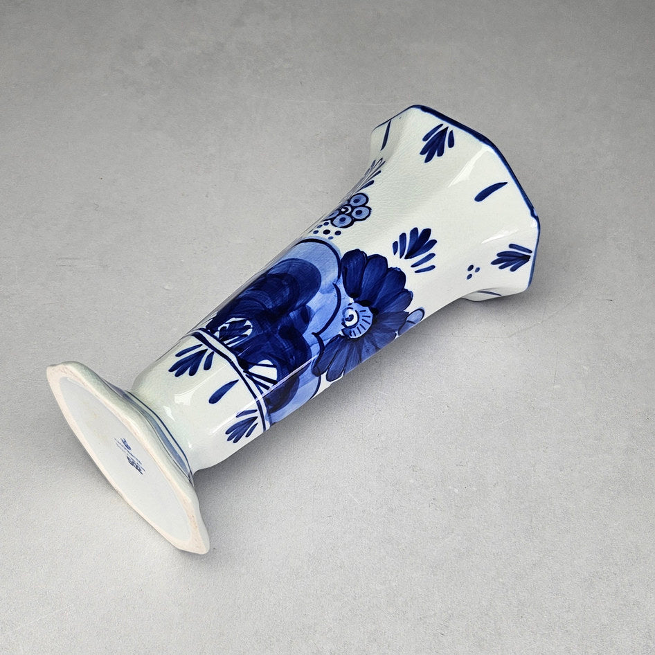 Delfts Blauw Blue-and-White Flared Floral Vase, product view 4