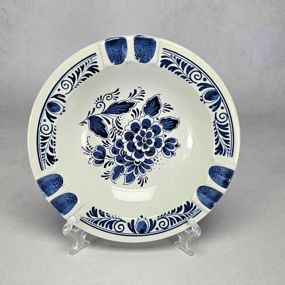 Distel blue and white floral ashtray with moulded cigarette rests