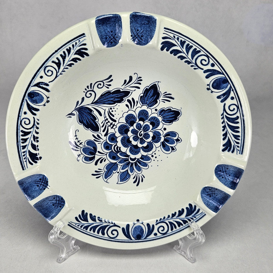 Distel floral ashtray showing blue bouquet and scrolling border decoration