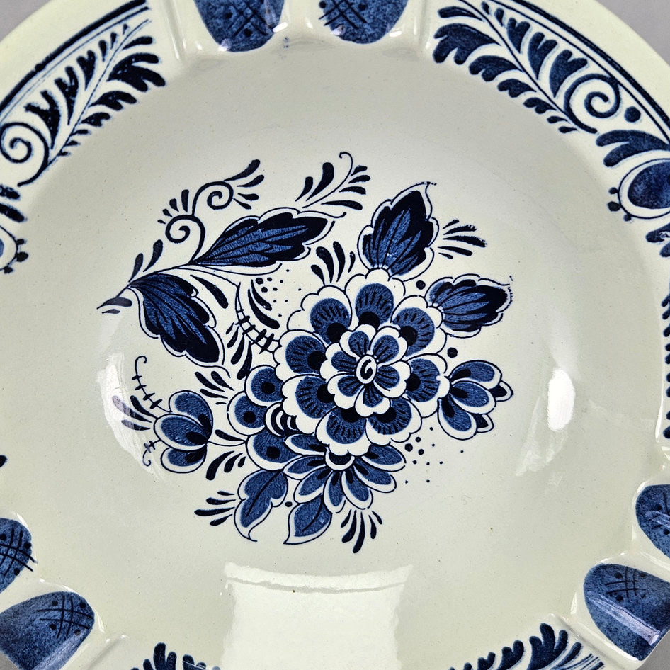 Distel ashtray close-up of blue central flower and leafy stems