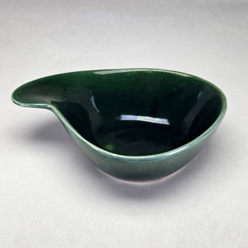 Drostdy 249L Green Glazed Spouted Serving Bowl, view 1