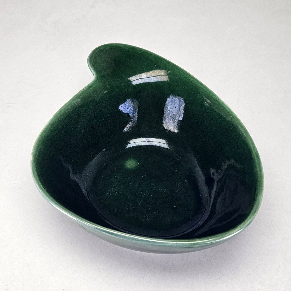 Drostdy 249L Green Glazed Spouted Serving Bowl, view 3