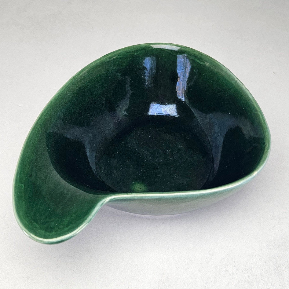 Drostdy 249L Green Glazed Spouted Serving Bowl, view 4