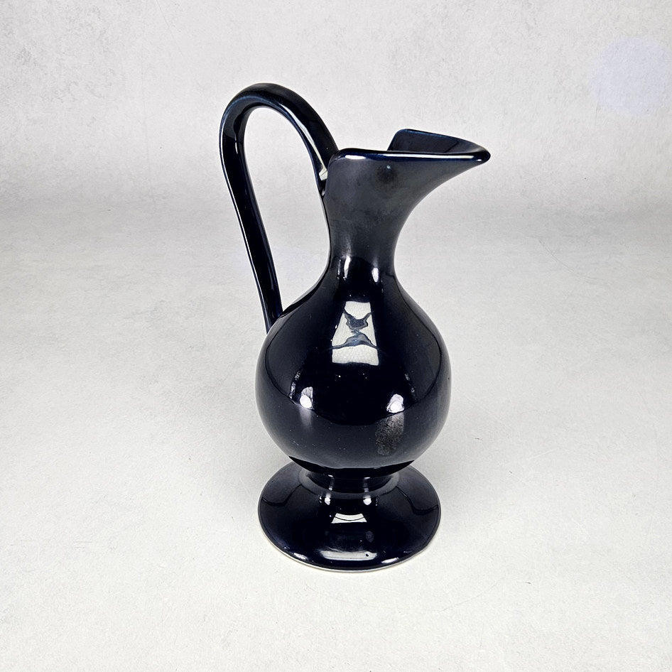 Drostdy Ware cobalt blue ewer showing rounded ceramic body