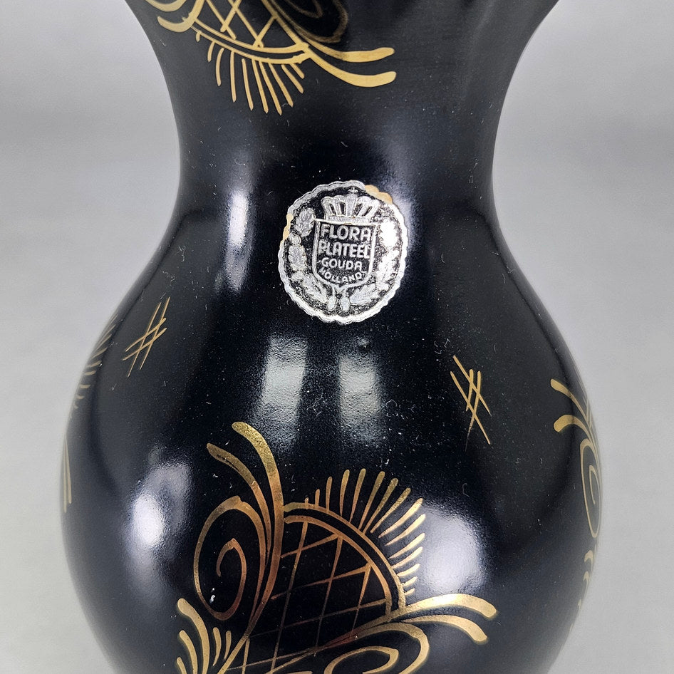 Flora Gouda Ora jug close-up showing original paper factory label