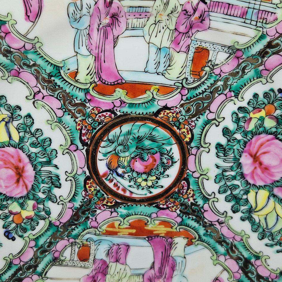 Hong Kong Wah Lee Hua Li Factory Famille Rose Rose Medallion Style Plate