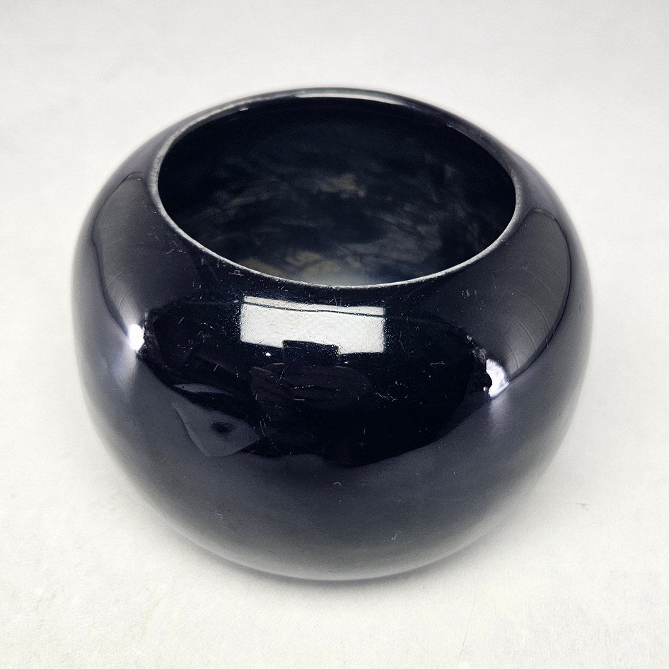 Lucia Ware glossy black rounded ceramic posy vase model 2205