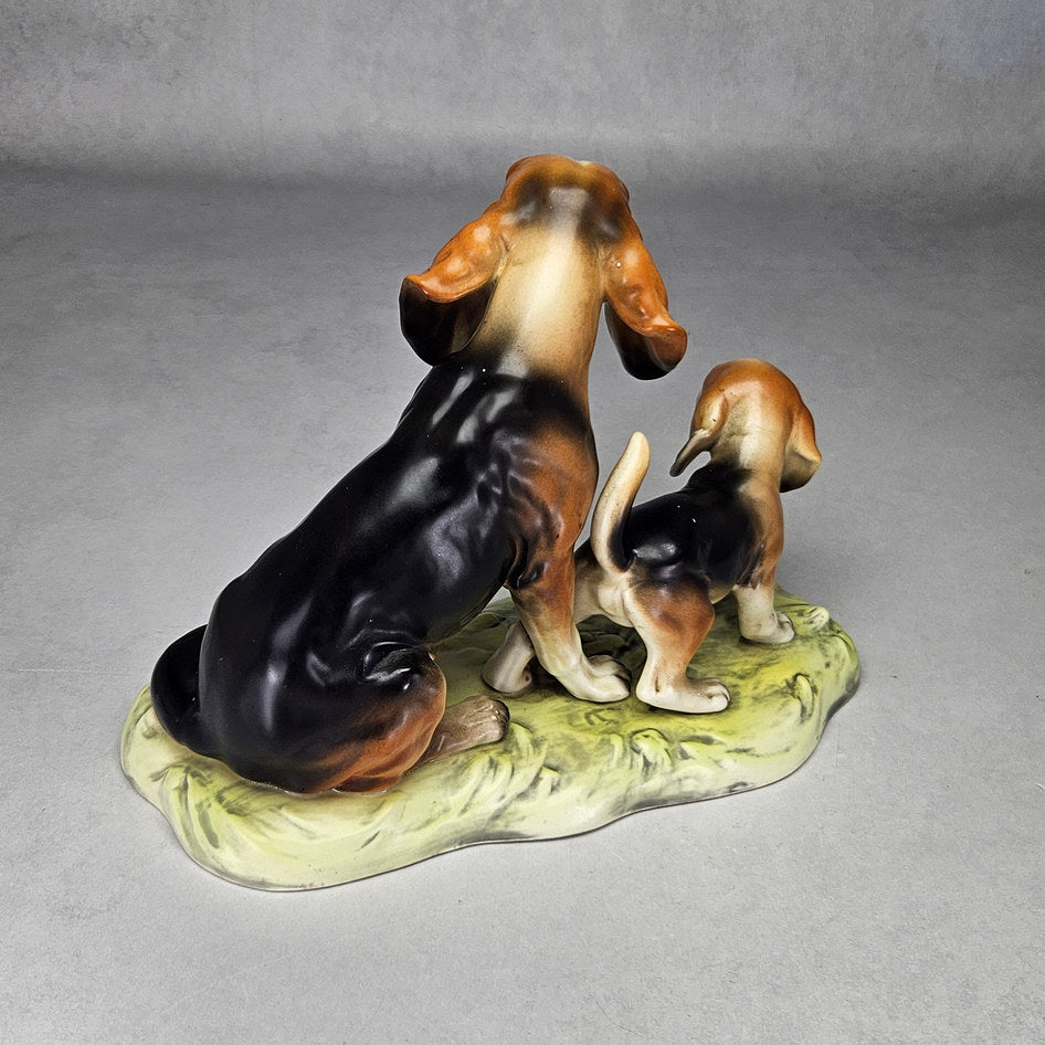 Norleans Japan ceramic hound and puppy figurine group, photograph 3 of this collectible ceramic piece