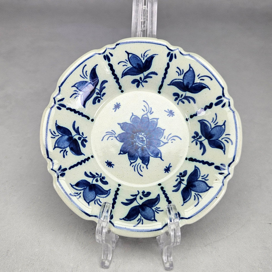 RAM Arnhem blue and white floral dish with scalloped rim