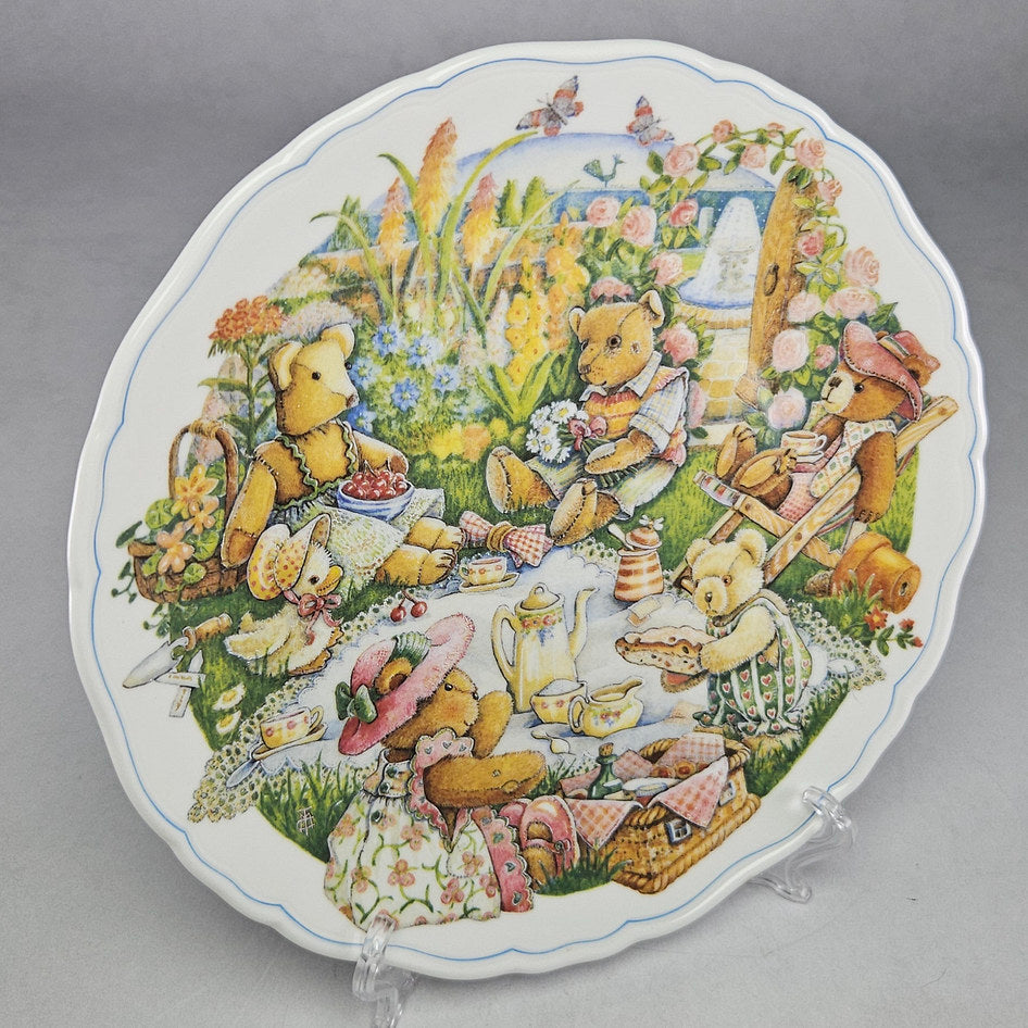 Royal Albert Teddy Bear Tales The Picnic Bone China Plate