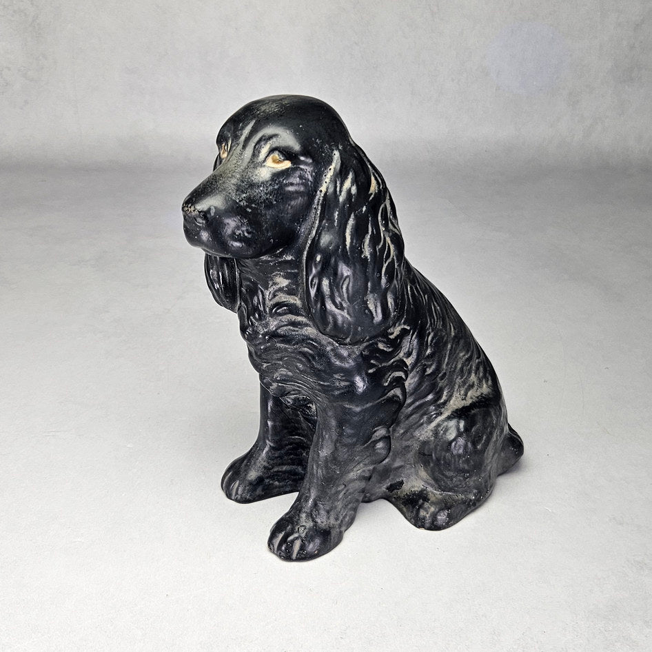 Black Sylvac 1382 seated spaniel ceramic figurine, photograph 1 of this collectible ceramic piece