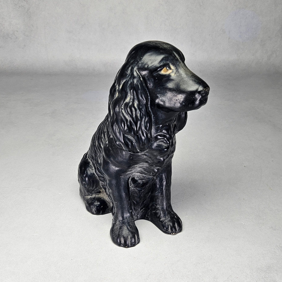 Black Sylvac 1382 seated spaniel ceramic figurine, photograph 2 of this collectible ceramic piece