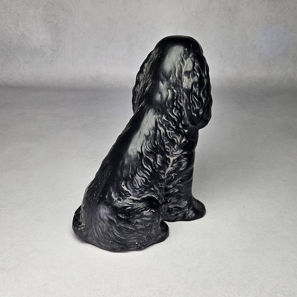 Black Sylvac 1382 seated spaniel ceramic figurine, photograph 3 of this collectible ceramic piece