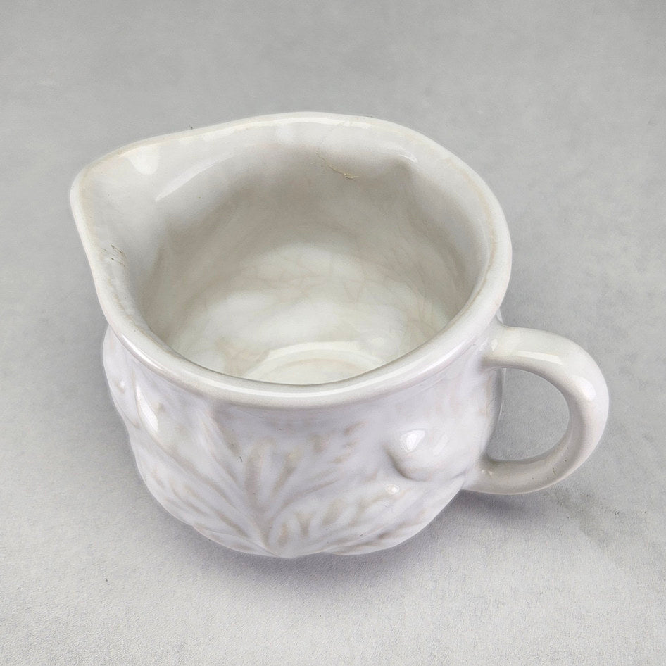 White Sylvac 4683 leaf moulded mint sauce jug, photograph 4 of this collectible ceramic piece