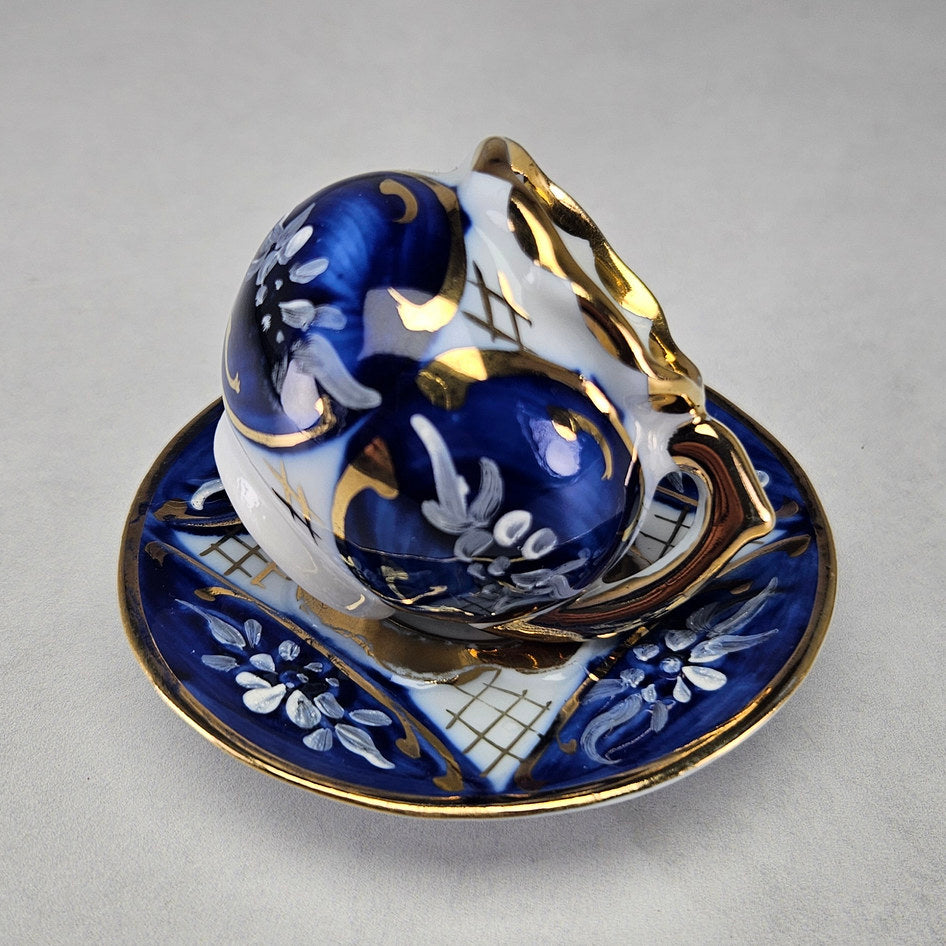 Overhead view of Aveiro cup and matching saucer