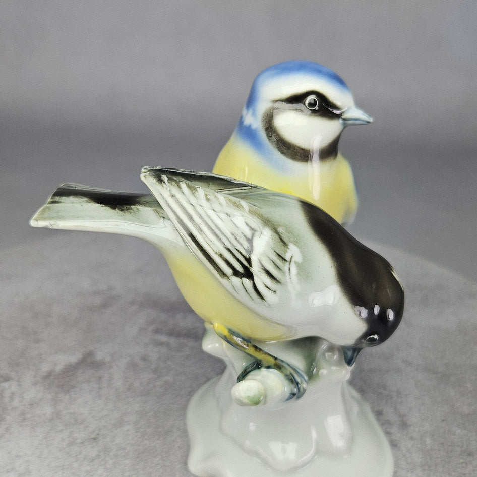 Close up of Gerold Porzellan figurine's glossy feather detail