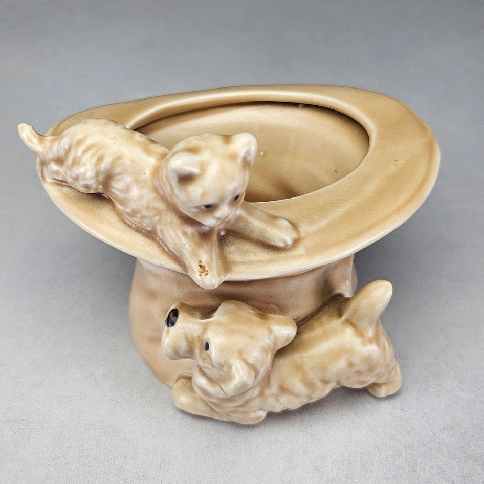 Vintage SylvaC 1484 Cat and Dog Top Hat Posy Vase, view 2