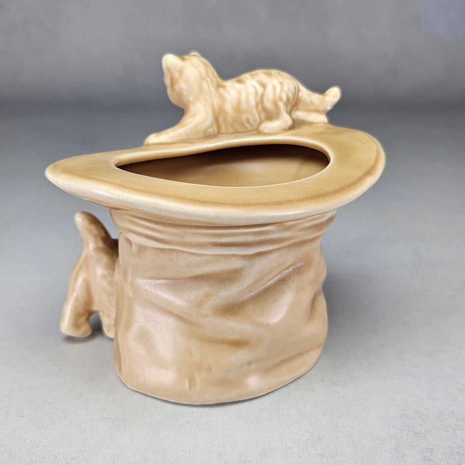 Vintage SylvaC 1484 Cat and Dog Top Hat Posy Vase, view 3