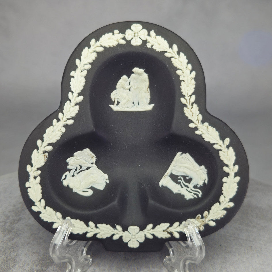 Wedgwood Black Jasperware Club-Shaped Neoclassical Relief Dish