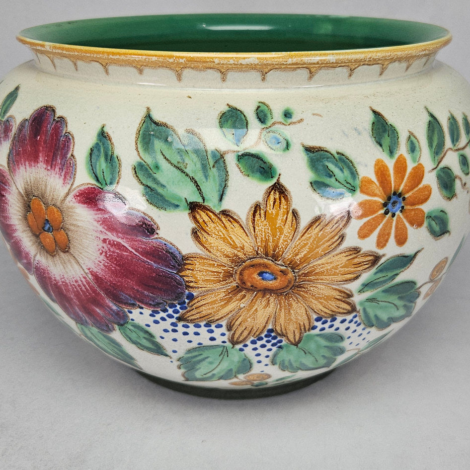 PZH Gouda Toos hand-painted polychrome floral ceramic cachepot with green interior, cream crackle-glazed ground and bold flower decoration, Dutch Gouda pottery