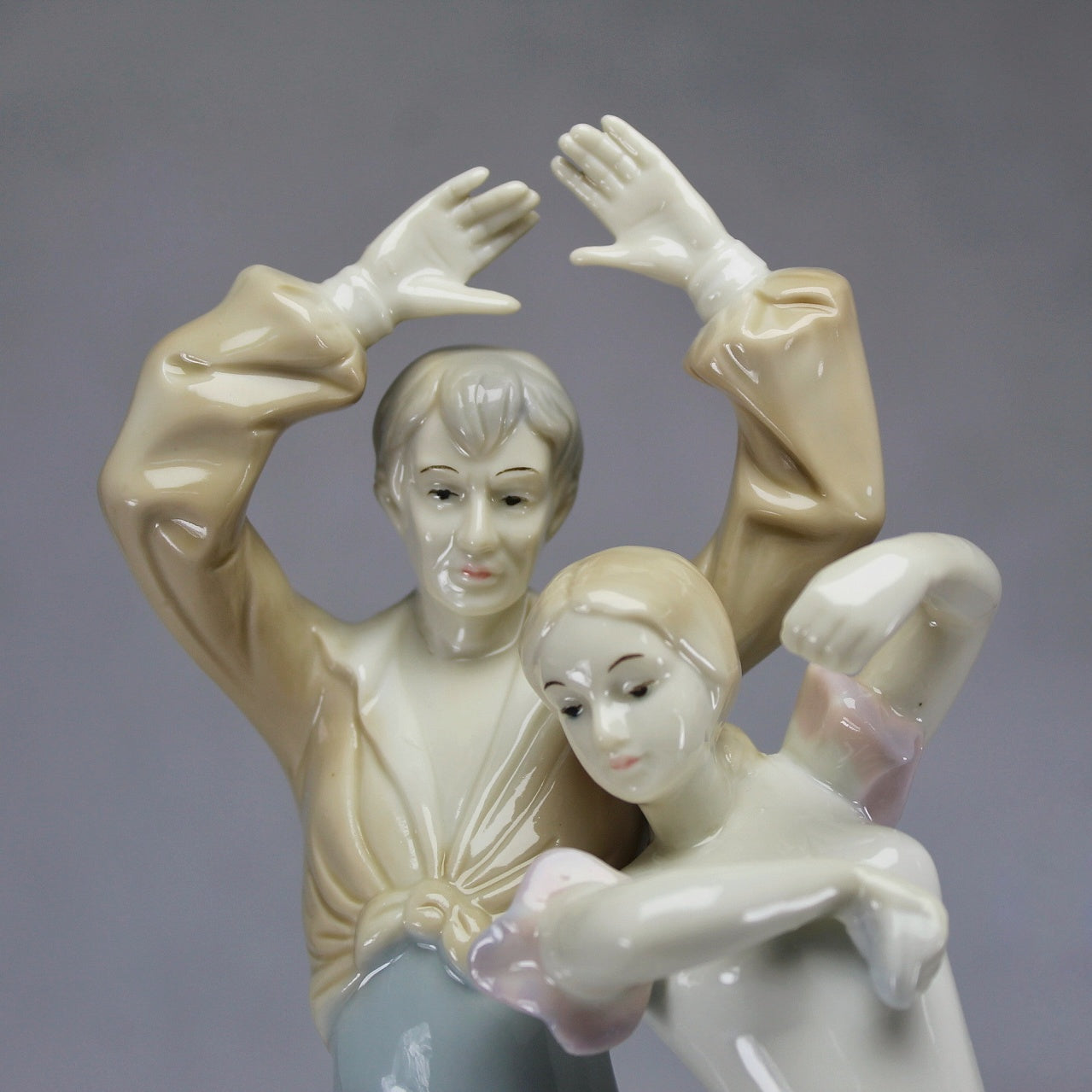 Vintage Arnart Conte Porcelain Flamenco Dancing Couple Figurine
