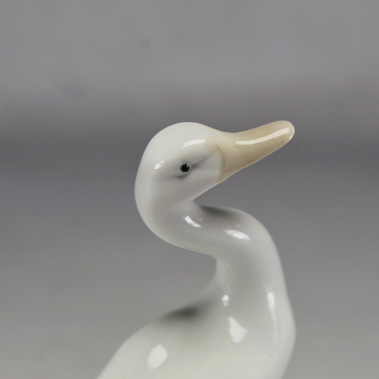 Lladró White Porcelain Standing Goose Artist-Signed Figurine
