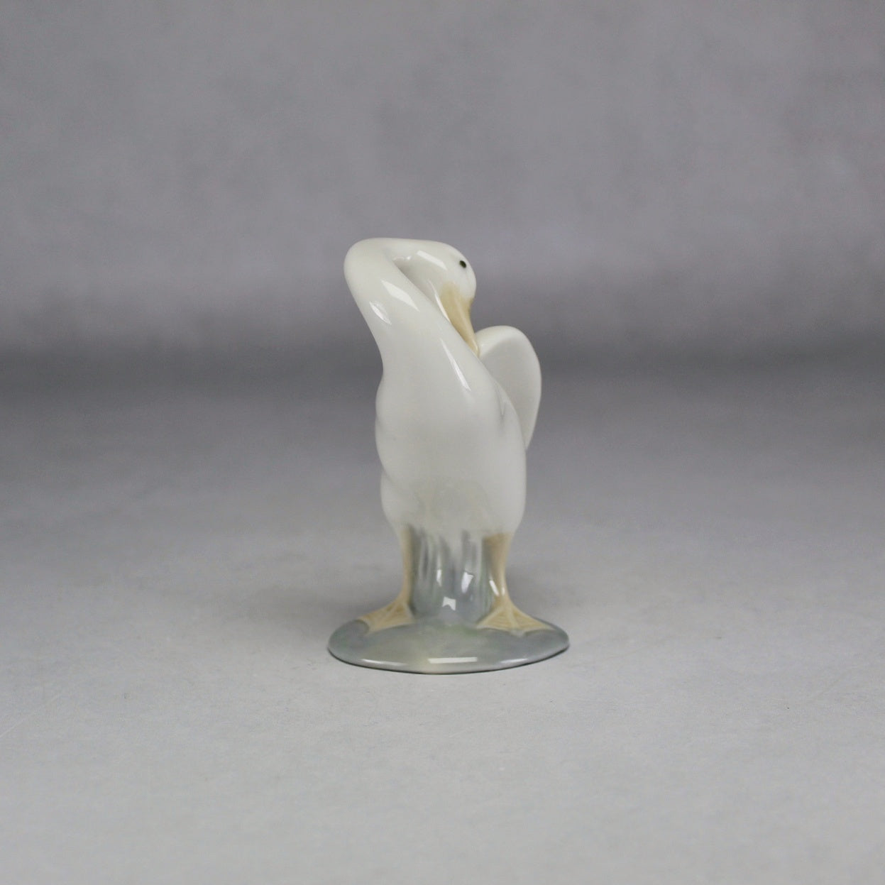 Lladró White Porcelain Goose Preening Artist-Signed Figurine