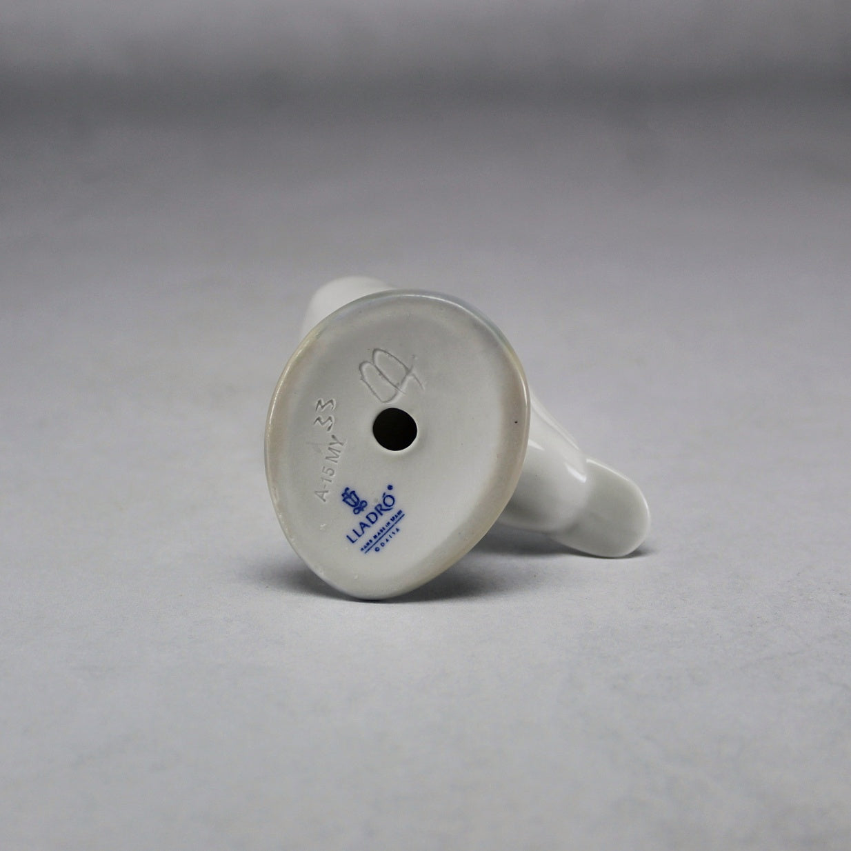 Lladró White Porcelain Standing Goose Artist-Signed Figurine