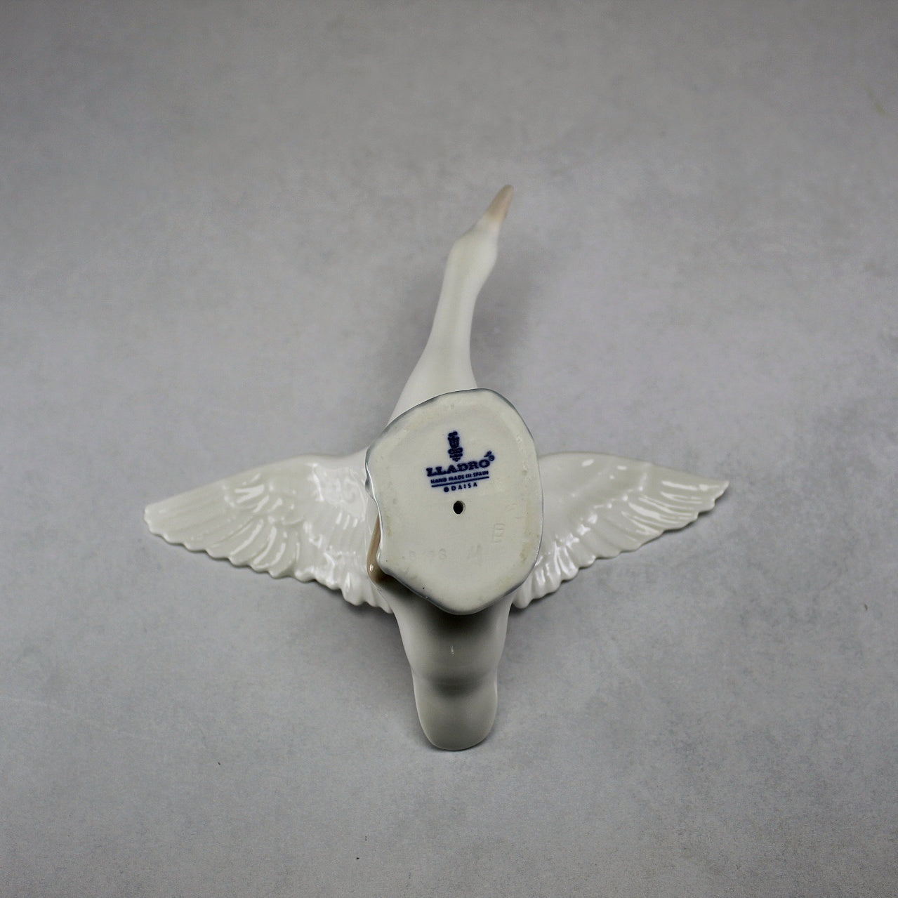Lladró White Porcelain Goose Taking Flight Artist-Signed Figurine