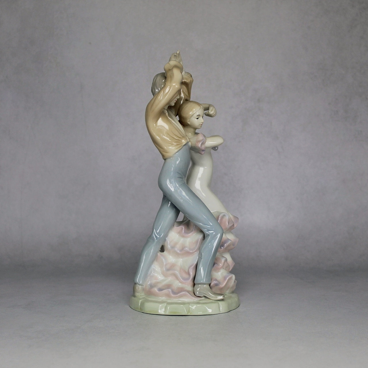 Vintage Arnart Conte Porcelain Flamenco Dancing Couple Figurine