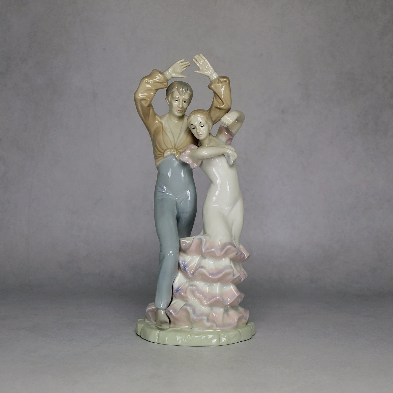 Vintage Arnart Conte Porcelain Flamenco Dancing Couple Figurine