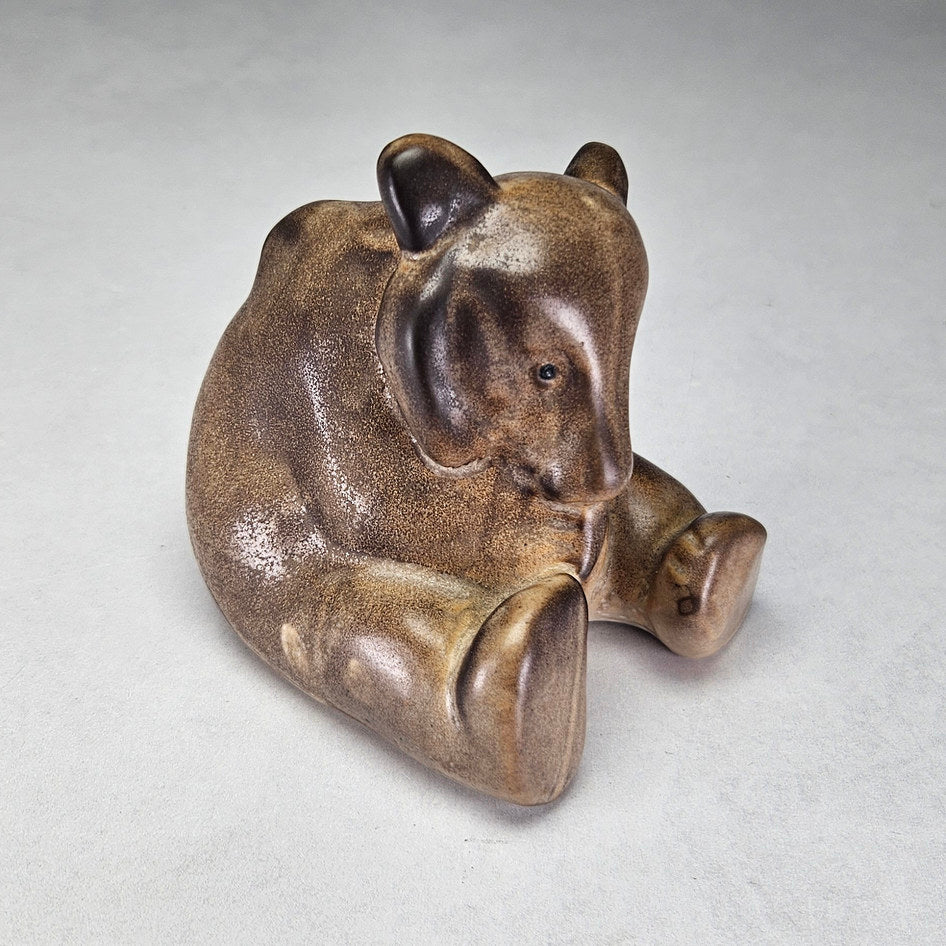 Brown Arabia Finland seated bear ceramic figurine, photograph 2 of this collectible ceramic piece