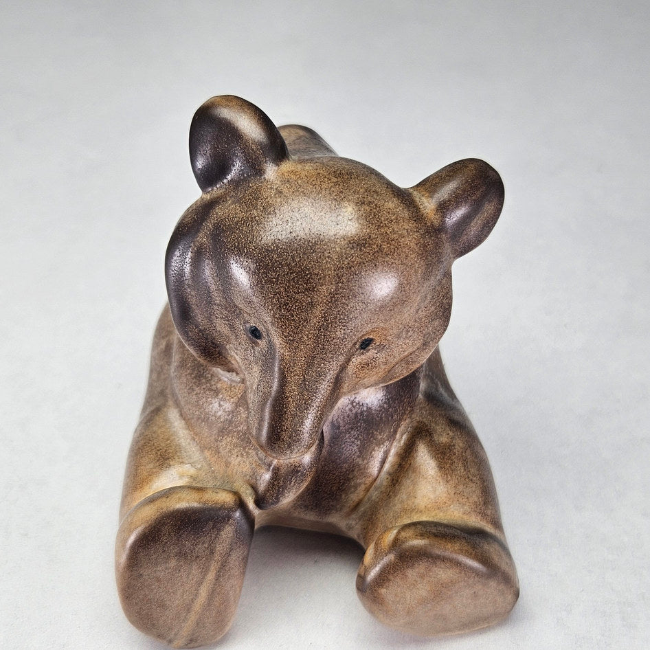 Brown Arabia Finland seated bear ceramic figurine, photograph 5 of this collectible ceramic piece