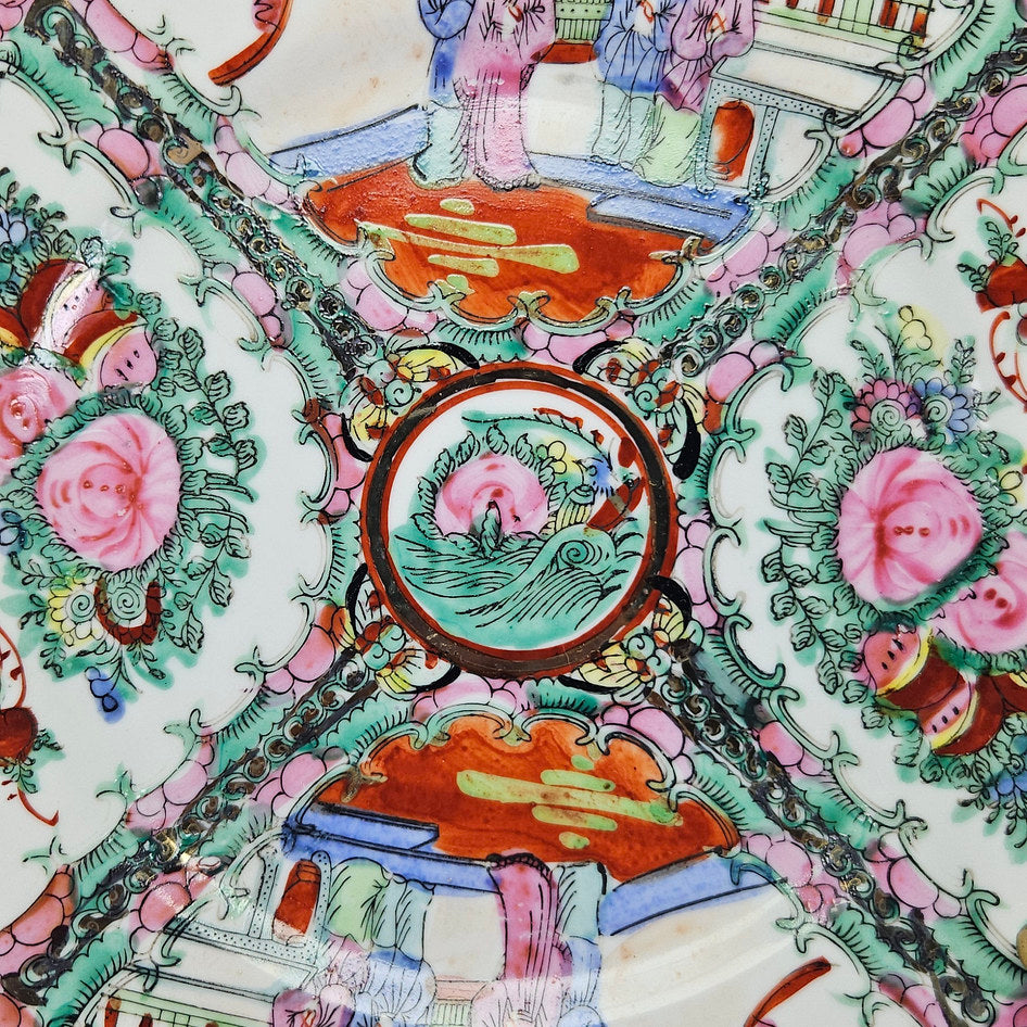 Chinese Export Famille Rose Rose Medallion Figural Floral Plate