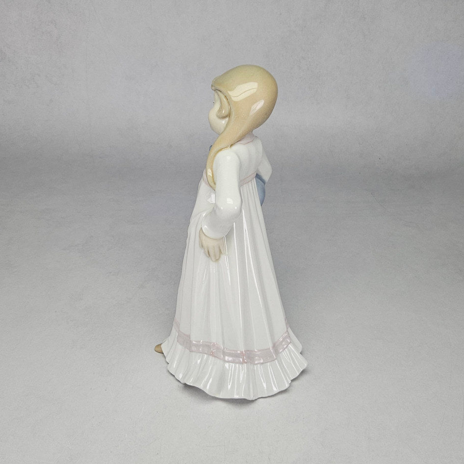 D’Art & A Girl with Cat Spanish Porcelain Figurine