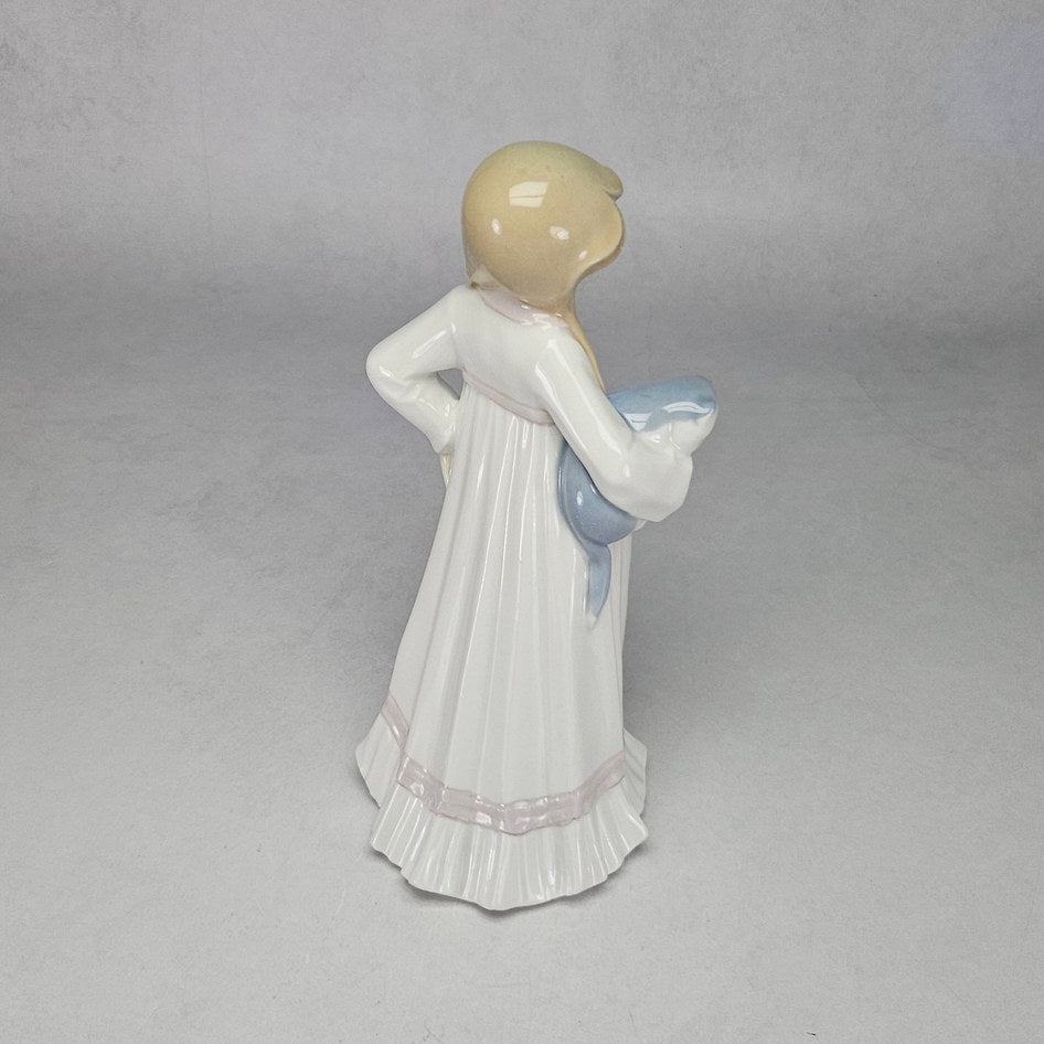 D’Art & A Girl with Cat Spanish Porcelain Figurine