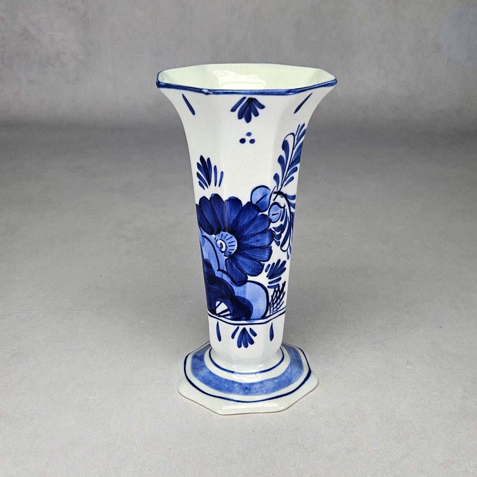 Delfts Blauw Blue-and-White Flared Floral Vase, product view 2