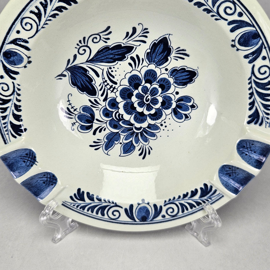 Distel floral ashtray detail showing lower border and cigarette rests