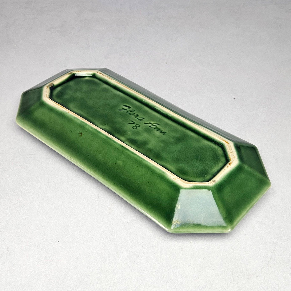 Flora-Ann green rectangular planter underside showing unglazed foot rim